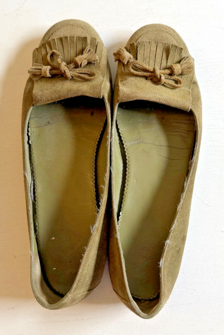 Vtg Delman Olive Green Suege Flats with Fringe & Bow Detail